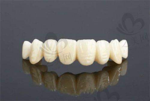 牙龈癌早期症状,疙瘩,凸起长啥样图片？了解特征及对比图，助你早发现病情及时治疗 