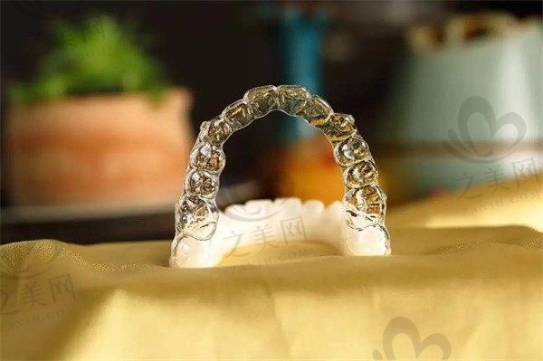时代天使隐形牙套可以戴着吃饭吗?戴到第几副能有效?