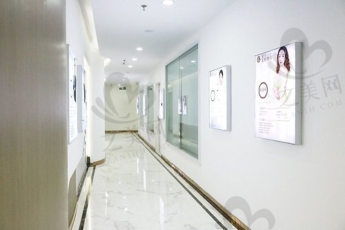 珠海童心医疗美容诊所走廊
