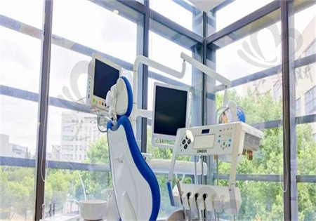 上海申洁口腔医院种牙多少钱