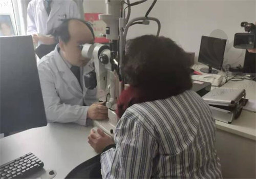 上海和平眼科医院郭海科医生做白内障
