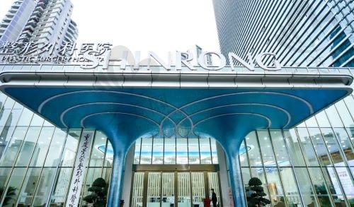 享有盛誉的李世荣医生在哪里坐诊?在重庆星荣整形外科医院能预约!