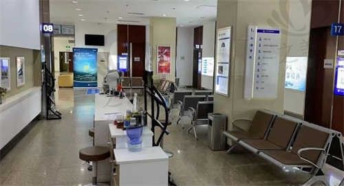 山东光正眼科医院李新白内障超声乳化手术价格1980元起，技术高预约便捷