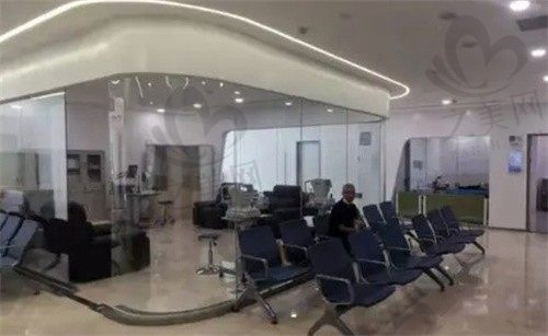 郑州爱尔眼科医院李玉军单焦点人工晶体5000元起，治疗白内障效果很好   