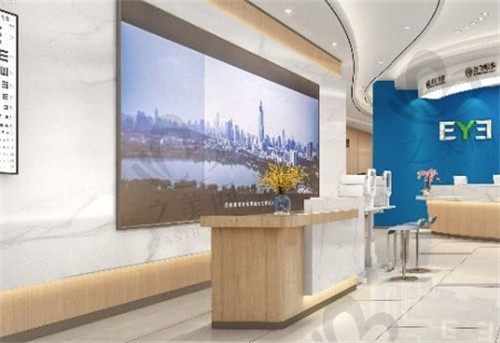 深圳爱尔眼科医院徐进斜视手术12000元起，轻松解决斜视问题  