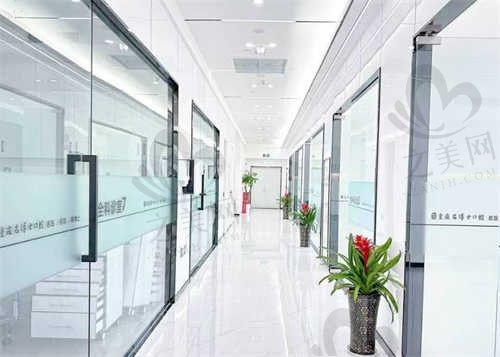 重庆名博士口腔门诊部走廊