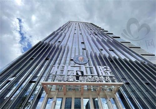 贵阳柏乐口腔门诊部怎么样?资质很正规,收费很透明,种牙、矫正等价格都在这