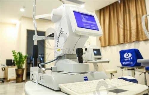 深圳新安希玛林顺潮眼科医院丁锦三焦晶体置换术价格15800元起，让您轻松告别模糊视力！