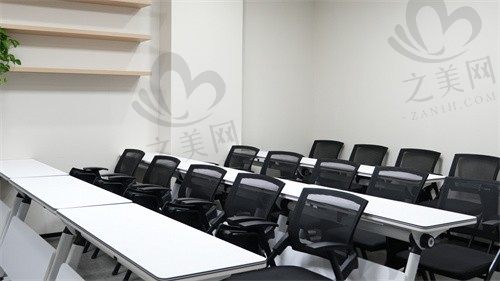 乐山品众口腔门诊部会议室