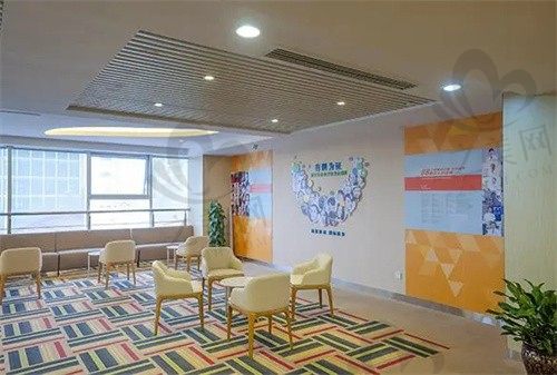 湖州爱尔眼科医院莫百军全飞秒近视手术9500元起，地址电话咨询预约