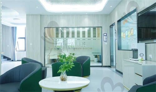 玉溪舒尔口腔门诊部休息区