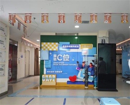  贵阳阳明眼科医院官苍宇ICL晶体植入手术12000元起，效果很不错