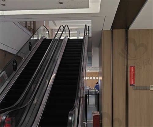 深圳婳美医疗美容医院扶梯